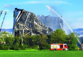 Dimanche, un important incendie a ravagé le centre d’escalade grimper.ch. STéPHANE CHOLLET