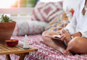 Lors d’une des séances, Maria* a dû mettre sur papier ses blessures  pour mieux les combattre. 