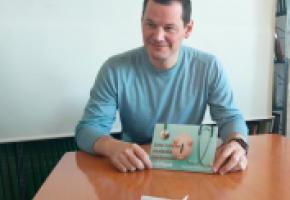 Le «nouveau Maudet», sans barbe et sans cravate, s’est lancé dans la campagne. DR