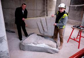Le président du conseil de paroisse du Sacré-Cœur, Philippe Fleury et le conducteur des travaux José Buchmann lèvent le voile sur ce morceau de notre histoire. STéPHANE CHOLLET