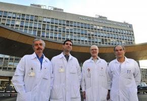 De gauche à droite: le docteur Marek Bednarkiewicz et les professeurs Christian Toso, Pietro Majno et Gilles Mentha. DAVID ROSEMBAUM KATZMAN 