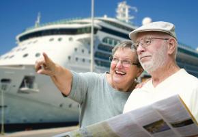 Partir à la découverte de nouveaux horizons à bord d’un bateau séduit les aînés. 123RF Partir à la découverte de nouveaux horizons à bord d’un bateau séduit les aînés. 123RF