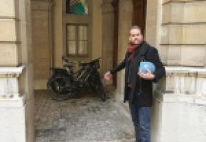 Antonio Hodgers, bien marri, en découvrant qu’on lui a volé son vélo... pour la deuxième fois  en moins de deux mois! DR