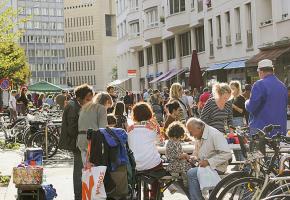 Chacun occupe un bout de rue pour proposer une animation, des jeux ou toute autre activité festive, ludique ou culturelle. VILLE DE GENèVE