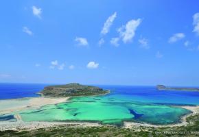 La splendide baie de Balos, l’un des plus beaux lagons de Crète. GNTO/Y. SKOULAS Le centre historique de Corfou abrite un labyrinthe de ruelles étroites. GNTO/M. MITZITHROPOULOS Ruelle fleurie à Rethymnon. GNTO/Y. SKOULAS La forteresse vénitienne de Koules garde l’entrée du port d’Héraklion. GNTO/Y 