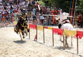 Les joutes de chevaliers sont toujours très spectaculaires. LUCIEN FORTUNATI/DR 