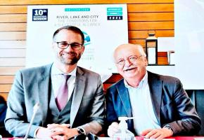 Antonio Hodgers, auteur du manifeste pose aux côtés d’Erik Orsenna, membre de l’Académie française, qui signe la préface. DR