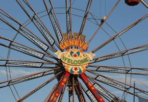 Les Fêtes de Genève, ce sont aussi les carrousels au bord du lac. DR 