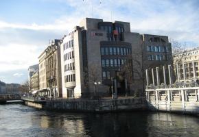 Le système du bouton-pressoir se répand dans les banques de la place. DR 