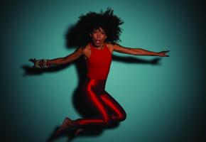 La pétillante Brésilienne Flavia Coelho sera sur scène le 14 novembre. DR 