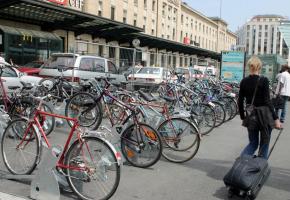 Le Canton améliore son offre de stationnement pour les deux-roues motorisés et les vélos. DRK 