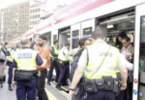 Les usagers doivent descendre des transports publics lors des contrôles effectués par la Police des transports. DR 