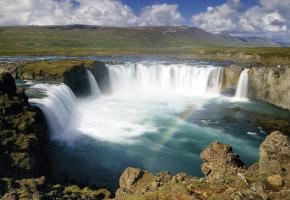 Le cap de Dyrholaey est la pointe la plus méridionale de l’Islande. KONTIKI Une géologie complexe confère à l’île ses incroyables couleurs. KONTIKI La Heimaklettur est le point culminant  de l’île de Heimaey. BERNARD PICHON Godafoss mesure 12 mètres de haut et 30 de large. KONTIKI 