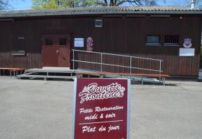 La buvette est  d’ordinaire un lieu fréquenté par les joueurs et leurs familles. STéPHANE CHOLLET 