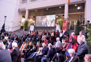 Dimanche 19 avril à Uni-Mail, beaucoup ont pu vivre en direct les résultats des élections.  DAVID ROSEMBAUM-KATZMAN 