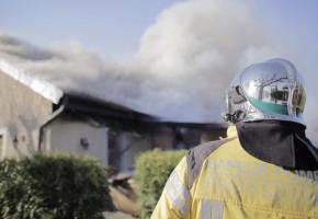Les hommes du feu de la Ville  de Genève:  175 ans au service de la population. SIS VILLE DE GENEVE 