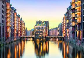 A Hambourg, laissez-vous enchanter par l’atmosphère unique de la Speicherstadt. ICTOCK Le site d’Airbus à Hambourg. DR Les célèbres tourtes de la confiserie Niederegger. CYR A Hanovre, les Jardins royaux de Herrenhäuser sont, aujourd’hui, l’attraction numéro 1 de la ville. CYR 