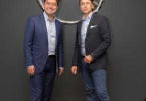 D’importants travaux ont permis de réaliser un bâtiment en verre moderne et de haute technicité correspondant  à la qualité de la marque Mercedes-Benz. DR 