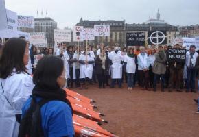 Plus de cent personnes se sont rassemblées mardi,  en soutien à MSF. BD 