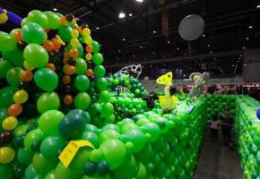 Après le labyrinthe de 11’000 ballons en 2013, place cette année au chalet. DR 
