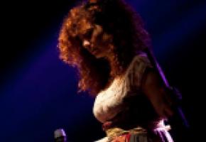 Lena Chamamyan chante pour la bonne cause. DR 