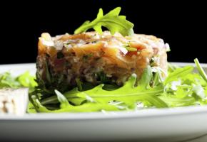  Tartare de saumon au gingembre et citron vert ISTOCK/PHBCZ