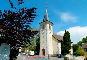 Le clocher de l’église de Meinier trône au milieu du village historique. DR