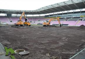La pelouse du Stade était minée par la maladie et l’usure. STÉPHANE CHOLLET