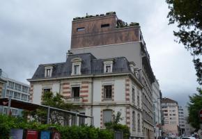 «On aurait dû construire 4 appartements, pas une villa sur un immeuble. Alors que nous avons une pénurie de logements, nous devons faire la ville en ville pour éviter de déclasser ailleurs.» Christo Ivanov, député et conseiller municipal 