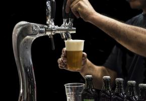 La bière artisanale a le vent en poupe. ISTOCK/ENOLABRAIN 