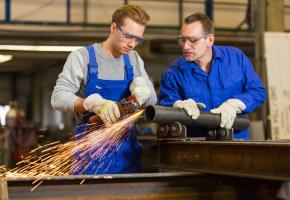 Une aide bienvenue pour aider les jeunes à trouver des places d’apprentissage.  ISTOCK/IKONOKLAST-FOTOGRAFIE 