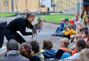 Les jeunes spectateurs captivés par l’histoire  de «Pierre et le loup». BRIGOU
