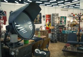 «Les jours vintage», un salon pour chiner. AURELIEN BERGOT/DR L’association Amici della Vespa et ses anciens modèles de deux-roues mythiques. AURELIEN BERGOT/DR Plongée dans l’univers des vieux magazines. AURELIEN BERGOT/DR Ne manquez pas le défilé Street People, dimanche 13 novembre. AURELIEN BERGOT/DR Une partie de flipper? AURELIEN BERGOT/DR 