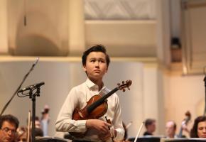 Daniel Lozakovitj, 15 ans et un talent fou. ALEXANDER SHAPUNOV Daniel Lozakovitj. A. WANG3 