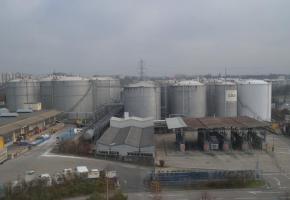 Les réservoirs de carburant sont installés dans une zone appelée à se densifier. STéPHANE CHOLLET 