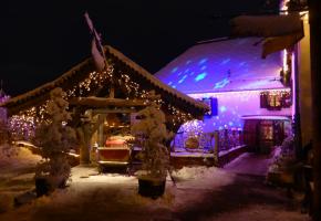 Un hameau enchanteur qui fête ses dix ans et attend quelque 100’000 visiteurs au Mont-Sion en France voisine. Cadeaux garantis. DR 