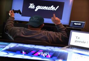 Conséquence de l’addiction au net dans les familles:  on ne se parle plus, mais  on s’insulte et souvent on se frappe… PASCAL BITZ 