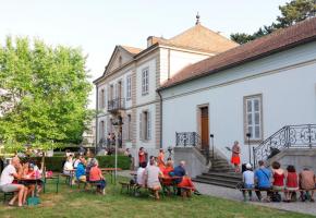 Un décor idyllique pour goûter aux subtilités de Molière. BIBLIOTHèQUE DE GENèVE/STéPHANE PECORINI