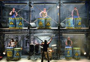 Un mélange de danses urbaines, percussions et acrobaties qui déménage. PHILIPPE FRETAULT 