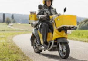 Le métier de facteur est menacé par la numérisation du courrier. DR 