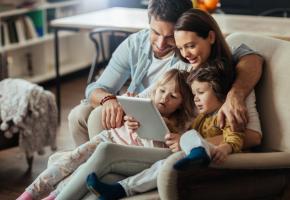 Les familles modestes ne recevront pas leurs allocations de rentrée scolaire en bons à faire valoir dans les commerces genevois. GETTY IMAGES/ GEBER86 