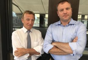 Me Robert Assaël et Marc Baudat, président de l’Union du personnel du corps de police.  F. HALLER 