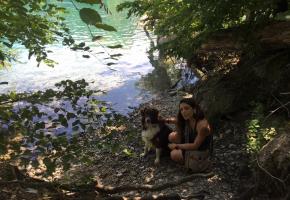 Le berger australien Tchaï et sa propriétaire se méfieront désormais des courants du Rhône. DR 