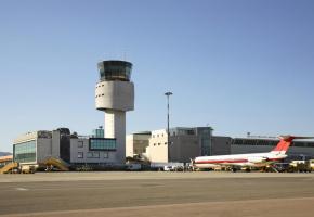 Aéroport Costa Smeralda à Olbia (Sardaigne). SHEVCHENKOANDREY/GETTY IMAGES 