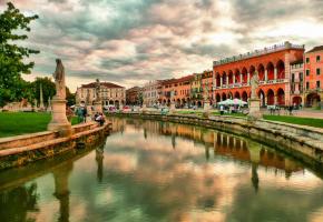 Le Prato della Valle de Padoue, la plus grande place d’Italie et l’une des plus grandes de toute l’Europe.dr