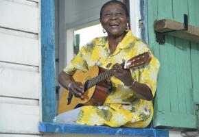 Calypso Rose, la reine du calypso endiablé. RICHARD HOLDER 
