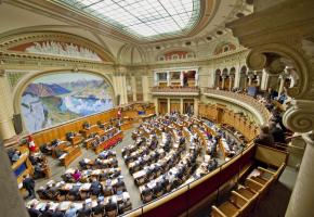 Les 246 parlementaires, et non le peuple, élisent les conseillers fédéraux. Dépassé? PARLEMENT.CH 