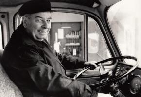 Après avoir renoncé à la politique, Robert Ducret avait remis sa salopette pour aller livrer du mazout. GASSMANN/DR 