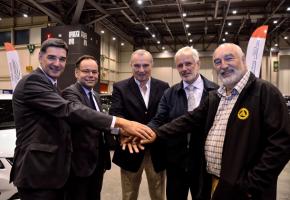 Denis Picard (UPSA), François Membrez (TCS), Jacky Morard (RouteGenève), Christophe Pradervand (Astag) et René Desbaillets (ACS). STEPHANE CHOLLET 