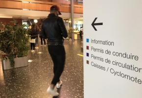 La moitié des jeunes a un permis, mais rare sont ceux qui possèdent une voiture. FRANCIS HALLER 